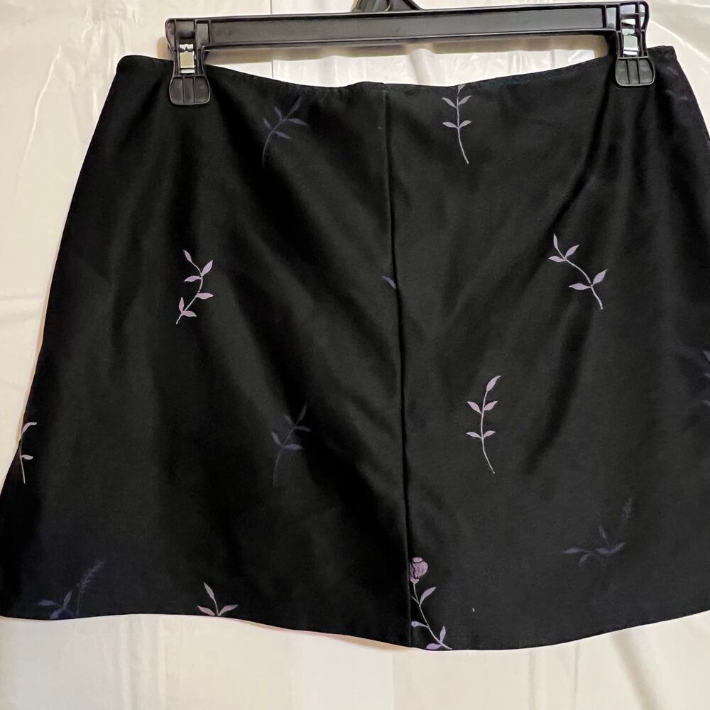 Black Floral Skort Mini Skirt With Built In Shorts Size M 29” Waist - Picture 7 of 9